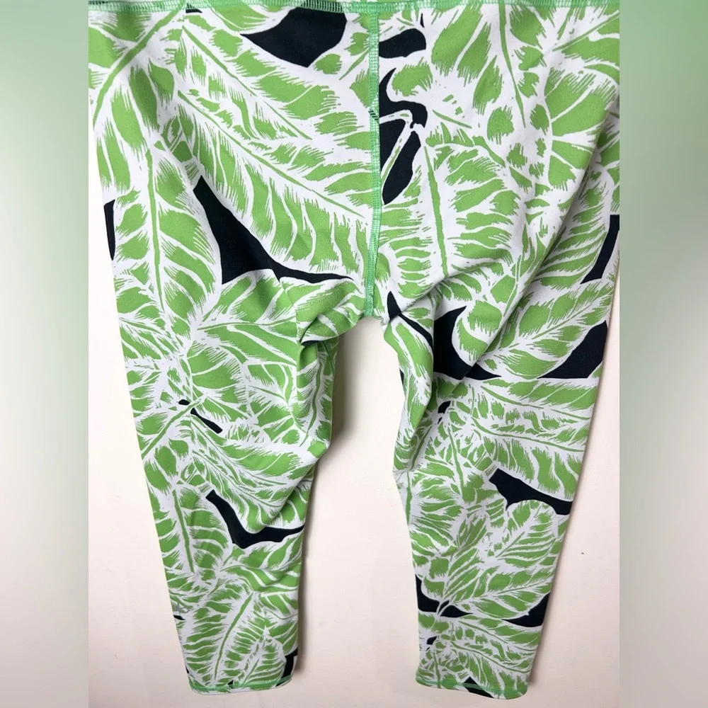 ALO Yoga Leggings Women's M High‎ Waist Capri Green Palm Springs Athletic Gym